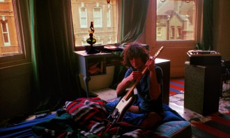 Syd  Barrett tuning guitar